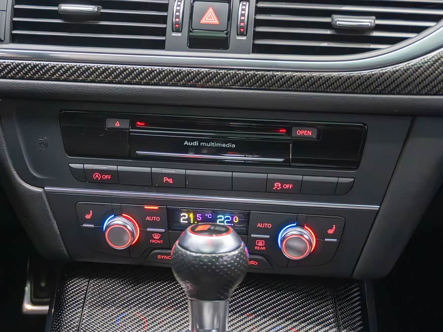 Audi RS 6 2017 صورة سيارة #16