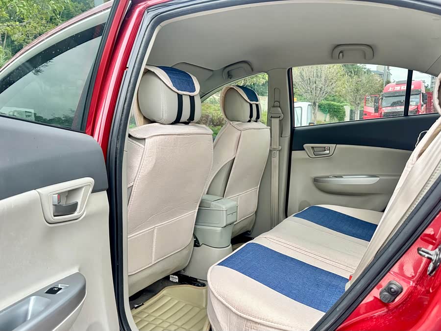 Changan Alsvin V5 2014 car image #16