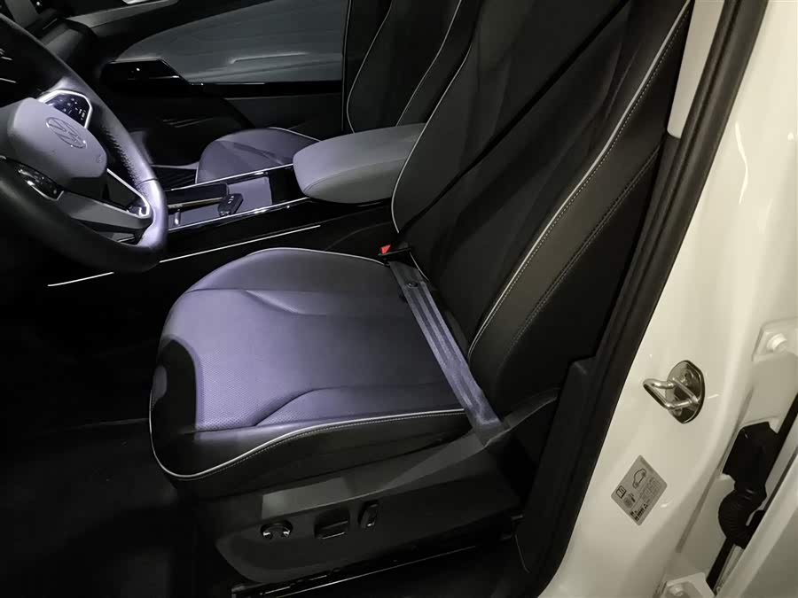 Volkswagen ID.6 X 2023 car image #16