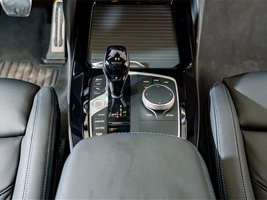 BMW X4 M40i 2024 car image #16