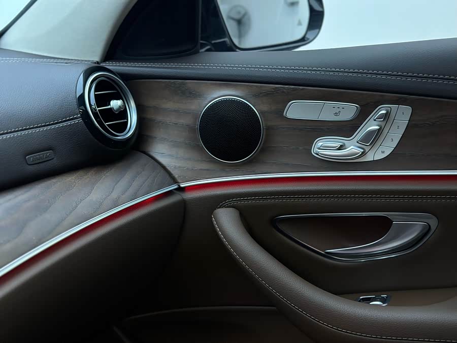 Mercedes-Benz E Class New Energy 2022 car image #16