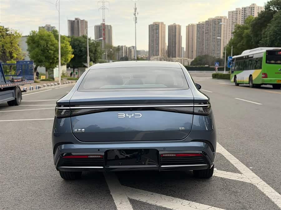 BYD Seal 2024 car image #16