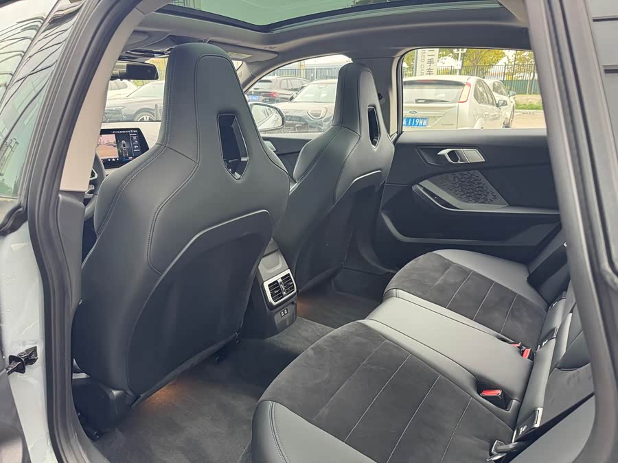 BMW 2 Series صورة سيارة #16