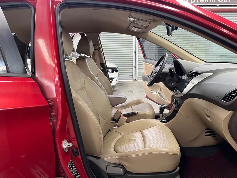 Hyundai Reina 2010 #16 Hyundai Reina 2010 car image #16