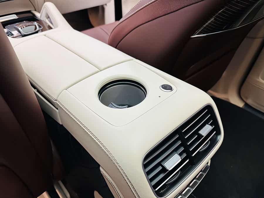 Mercedes-Benz Maybach GLS 2022 car image #16