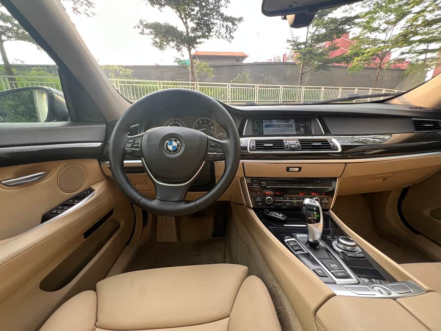 BMW 5 Series GT 2010 car image #16