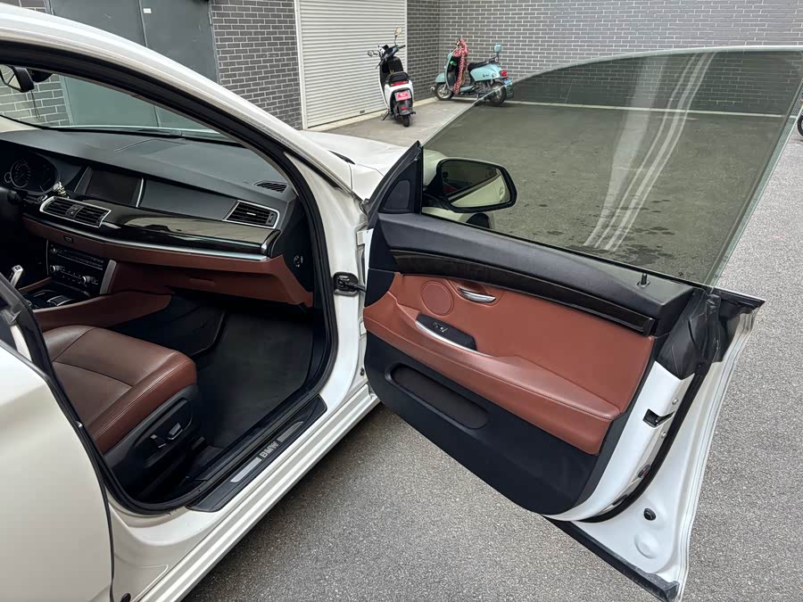 BMW 5 Series GT 2015 imagen de coche #16