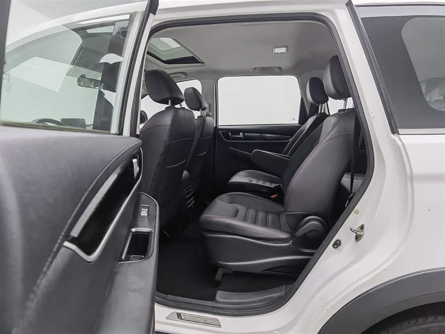 Forthing SX6 2018 car image #16