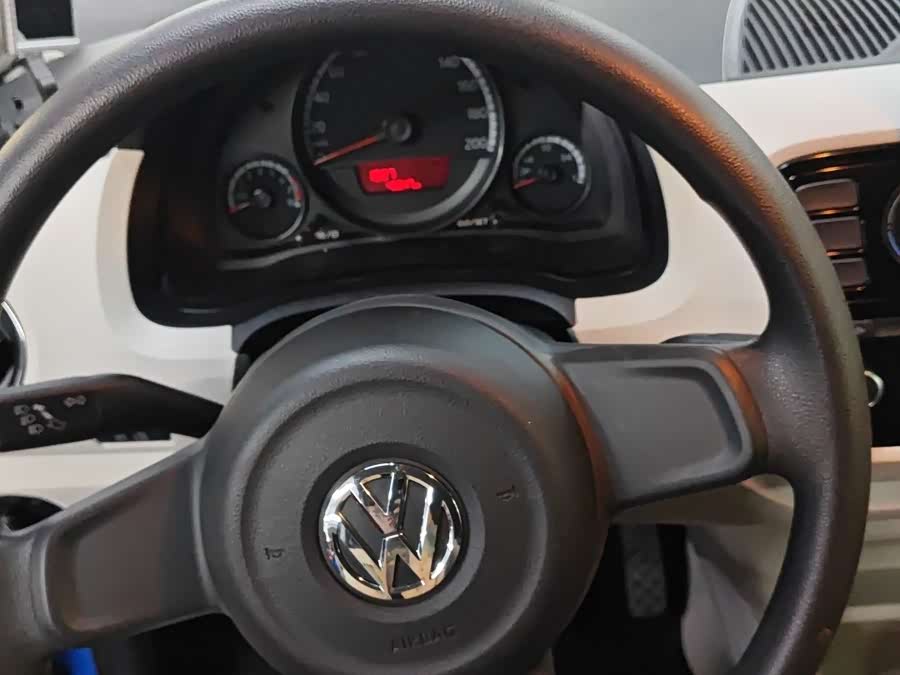 Volkswagen up! 2016 imagem de carro #16