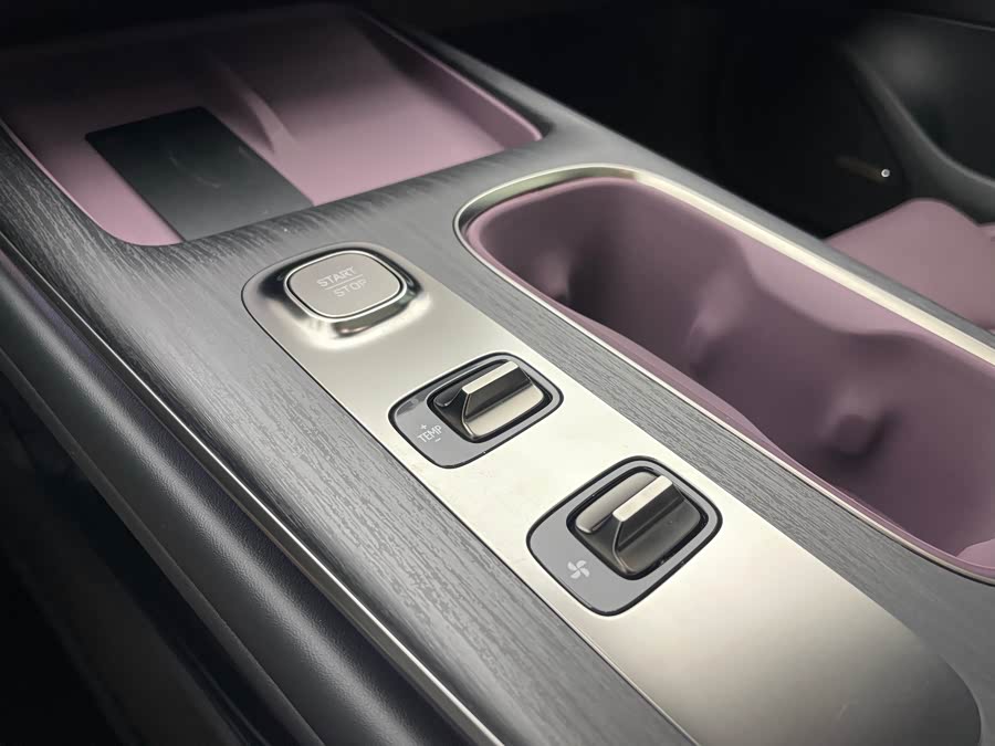 MI SU7 2024 car image #16