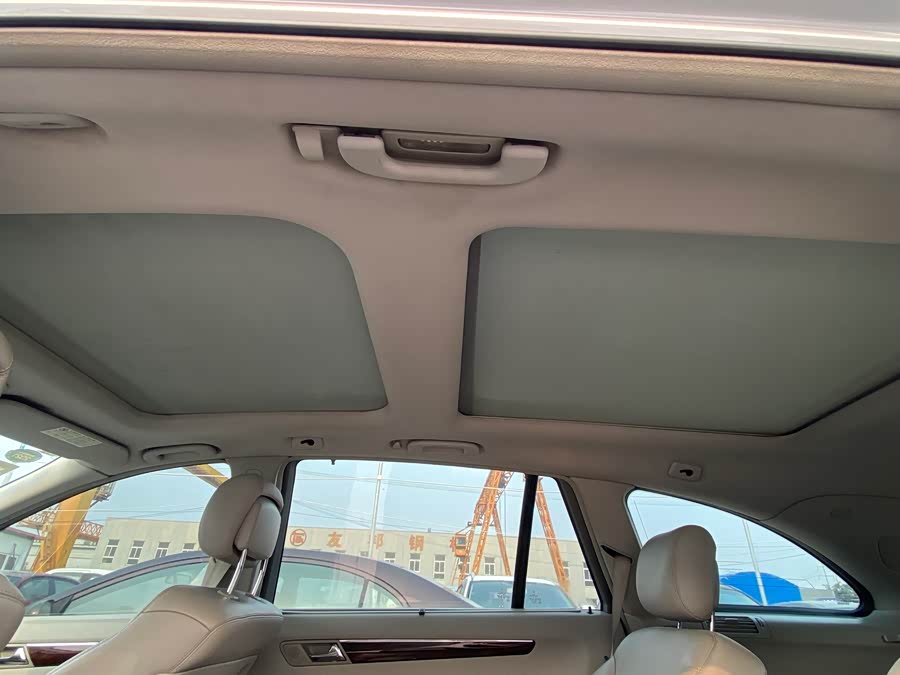 Mercedes-Benz R Class 2009 car image #16