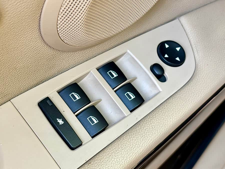 BMW 3 Series (Imported) 2012 car image #16