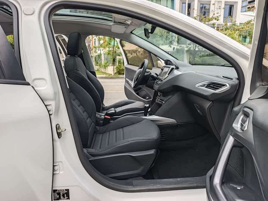 Peugeot 2008 2016 car image #16