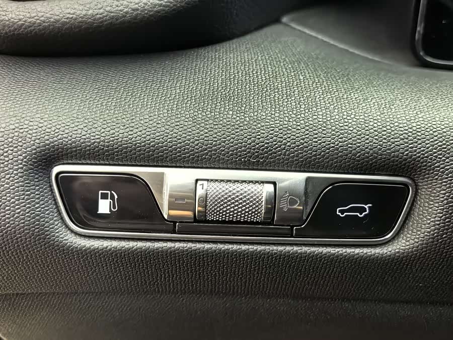 HongQi HS3 PHEV 2024 car image #16