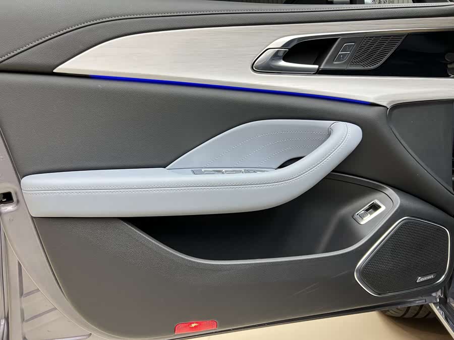 HongQi H5 PHEV 2025 #16 HongQi H5 PHEV 2025 car image #16