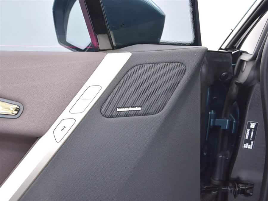 BMW iX 2023 car image #16