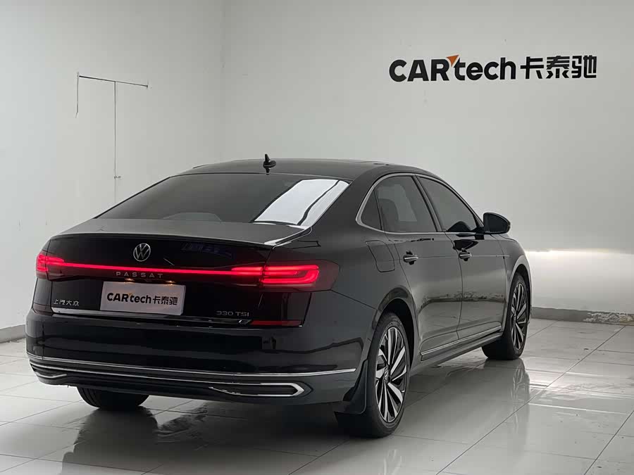 Volkswagen Passat 2022 car image #16