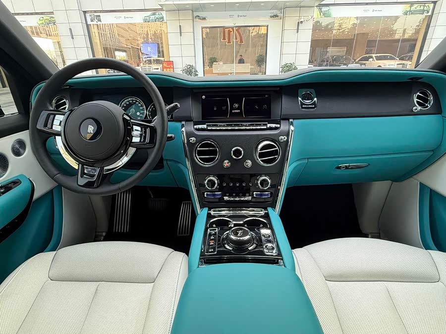 Rolls-Royce Cullinan 2023 car image #16