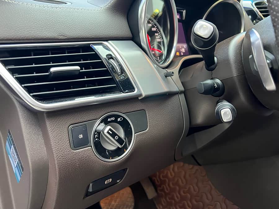 Mercedes-Benz GLS Class 2018 immagine di auto #16