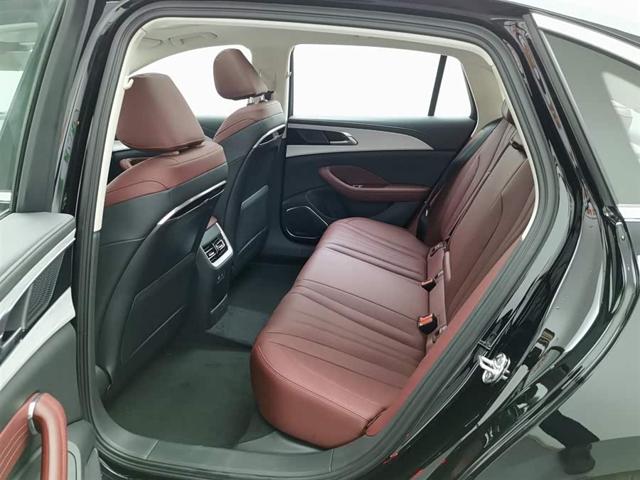 HongQi H5 PHEV 2025 #16 HongQi H5 PHEV 2025 car image #16