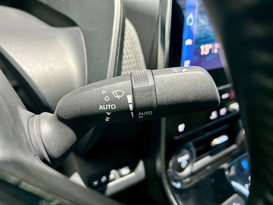 Toyota bZ4X 2022 immagine di auto #16