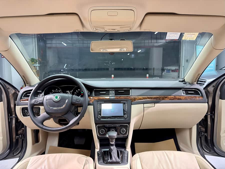 Skoda Superb 2012 car image #16