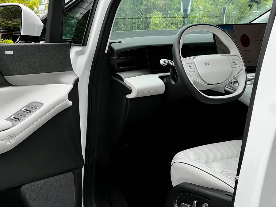 Xpeng X9 2024 immagine di auto #16