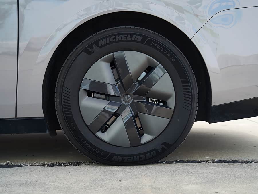 理想汽车 理想MEGA 2024 汽车图片 #16