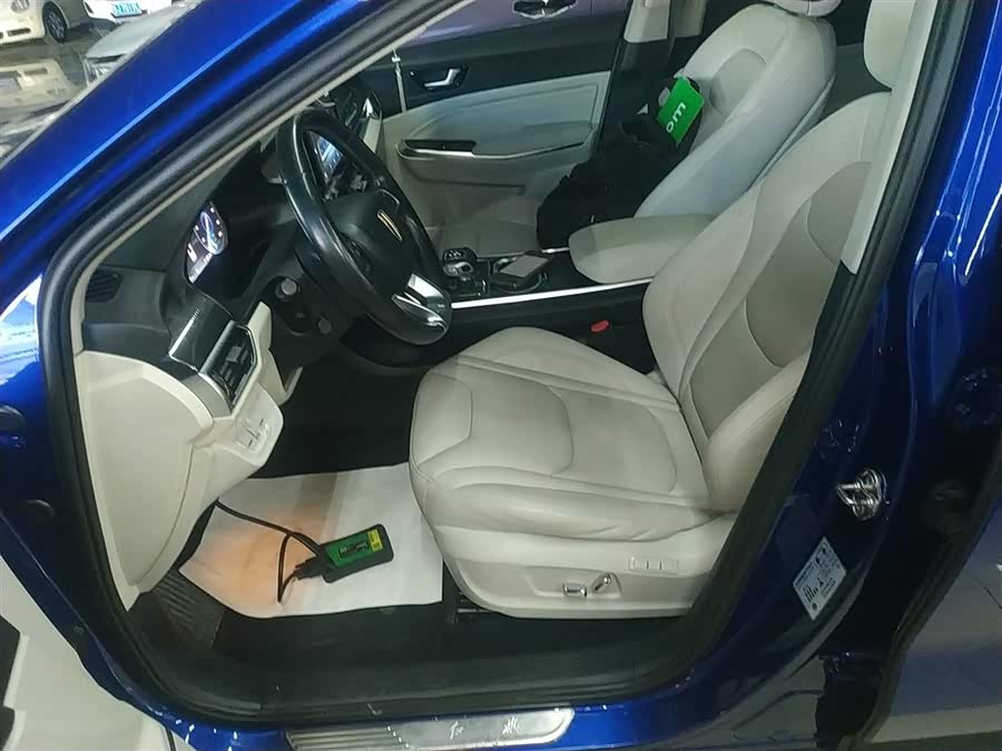 HongQi E-HS3 2019 #16 HongQi E-HS3 2019 car image #16