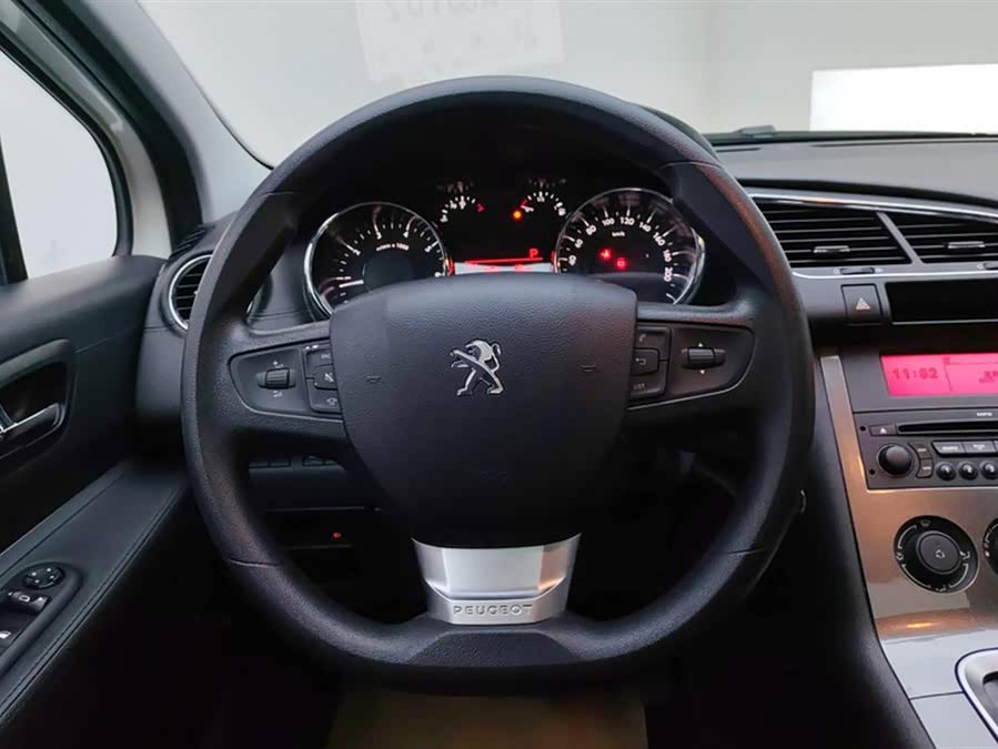 Peugeot 3008 2018 صورة سيارة #16