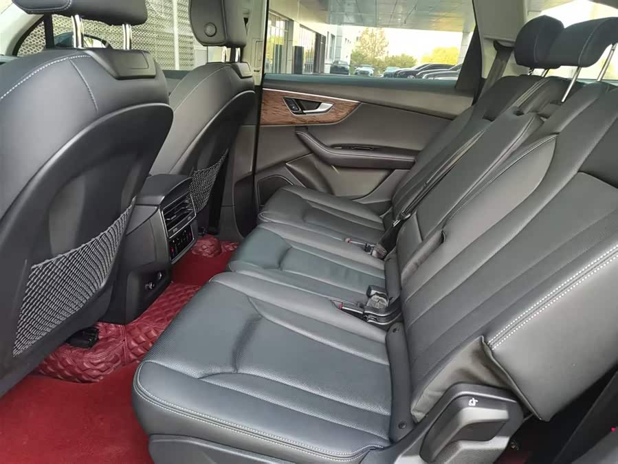 Audi Q7 2024 صورة سيارة #16