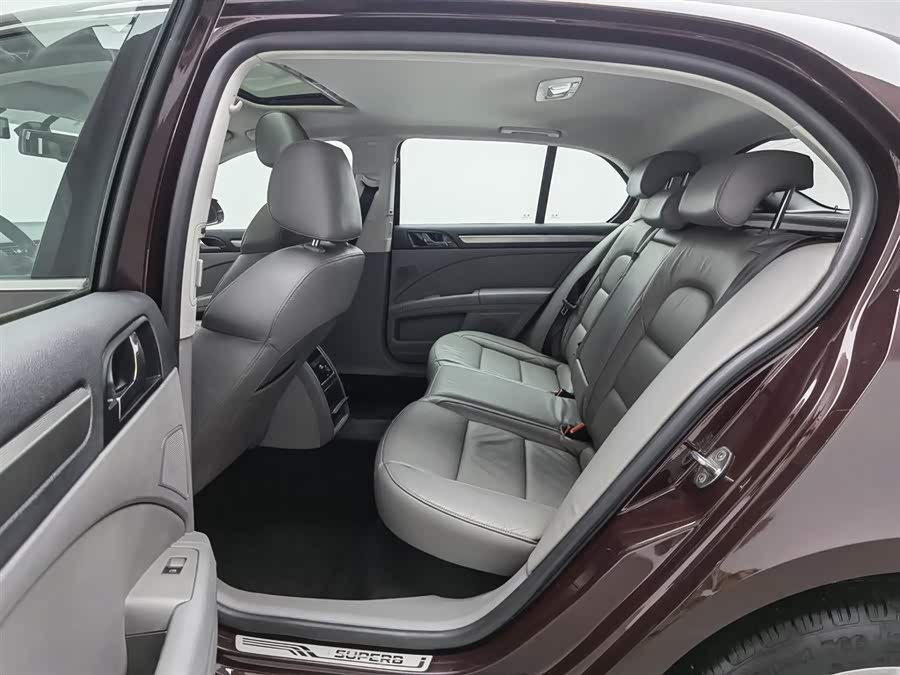 Skoda Superb 2014 car image #16