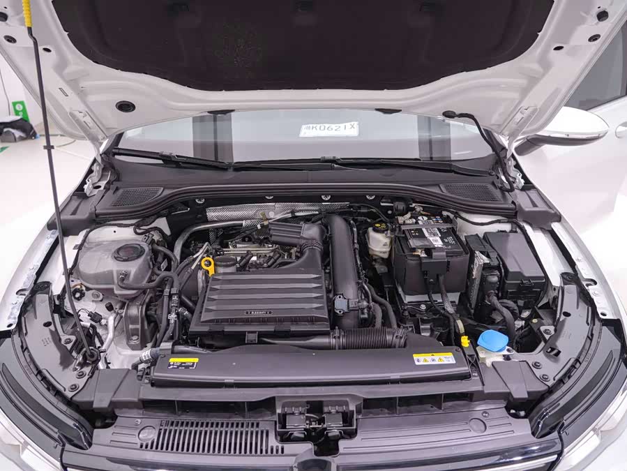 Volkswagen Golf 2023 car image #16