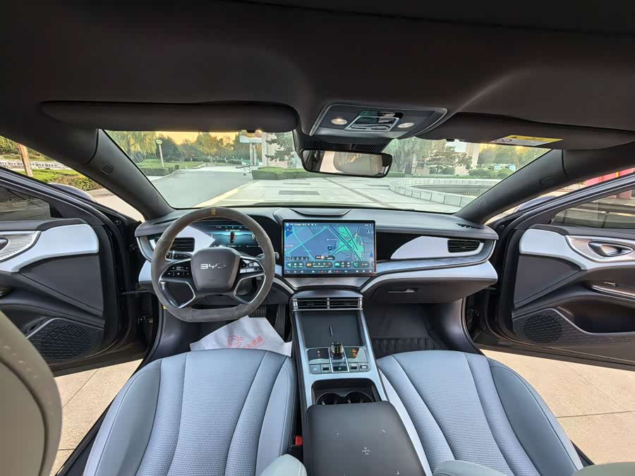 BYD Seal 2023 car image #16