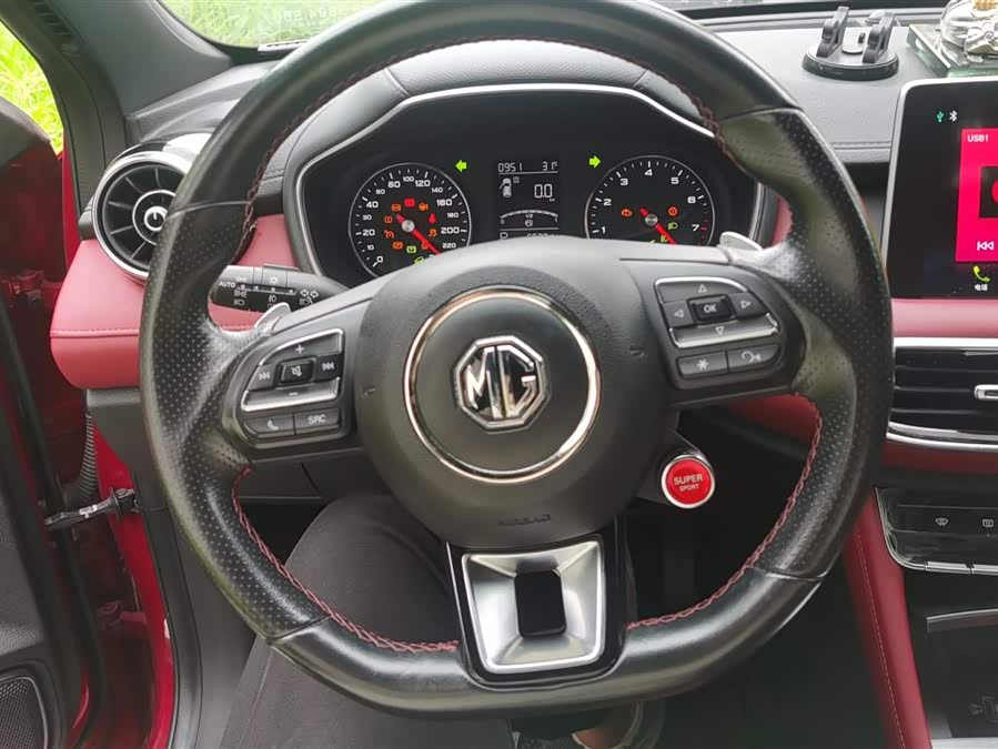 MG HS 2019 car image #16