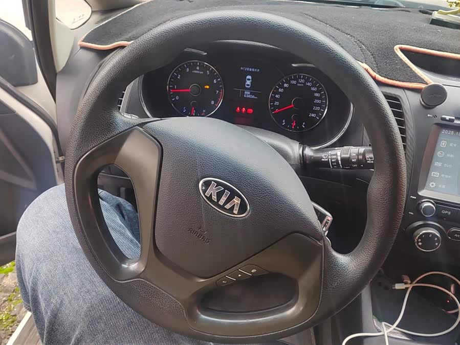 Kia Forte Koup 2015 car image #16