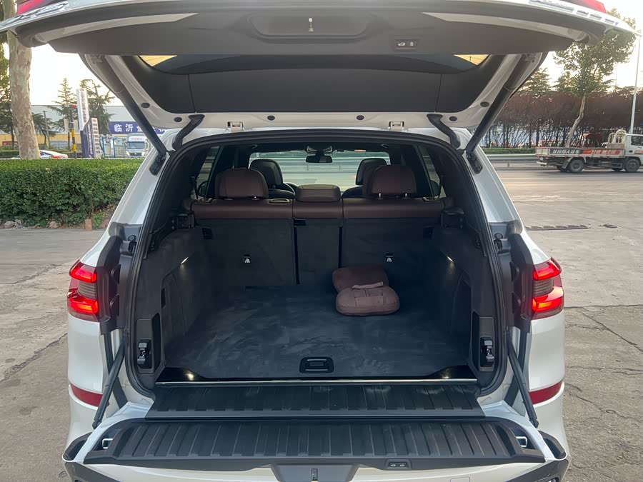 BMW X5 2022 car image #16