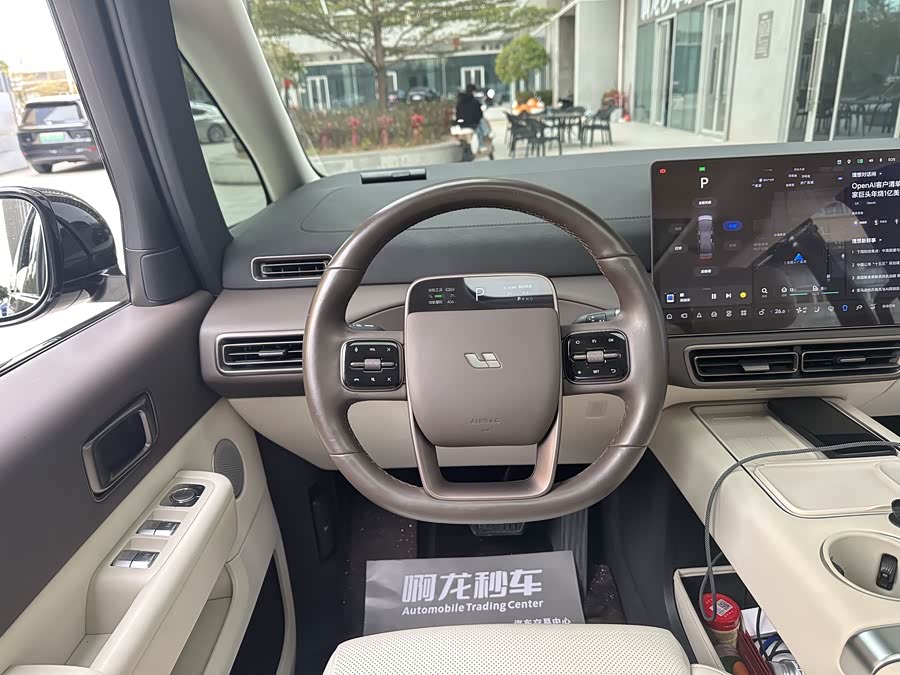 理想汽车 理想MEGA 2024 汽车图片 #16