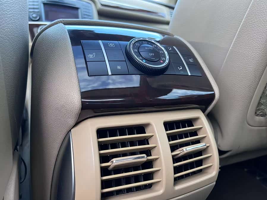 Mercedes-Benz R Class 2011 car image #16