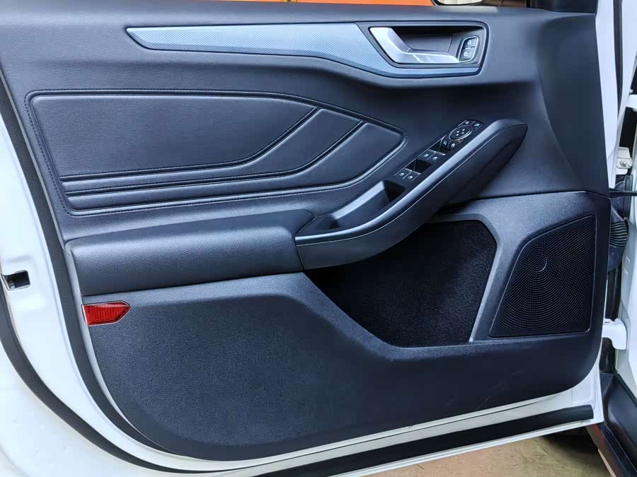 Ford Focus Active 2019 صورة سيارة #16