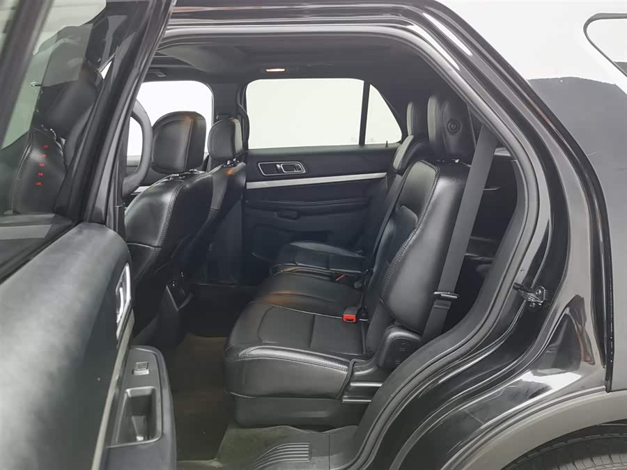 Ford Explorer (Imported) 2017 #16 Ford Explorer (Imported) 2017 car image #16