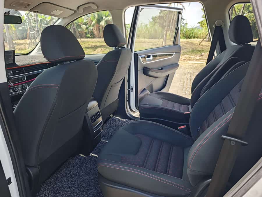 Forthing SX6 2019 صورة سيارة #16