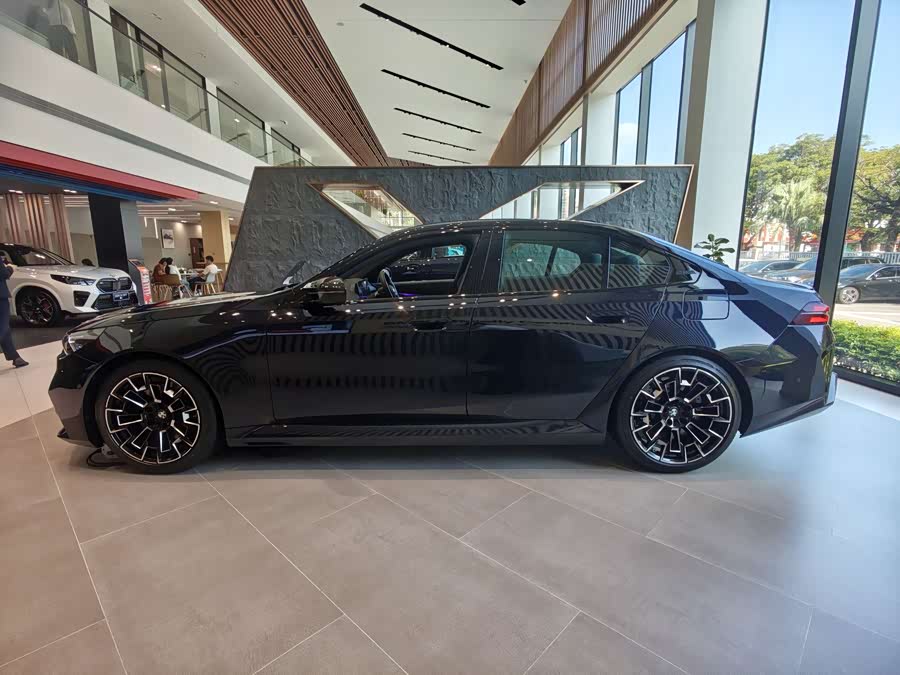 BMW M5 New Energy #16 BMW M5 New Energy immagine di auto #16