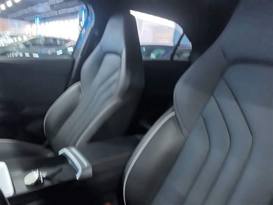 哪吒汽车 哪吒X 2023 汽车图片 #16