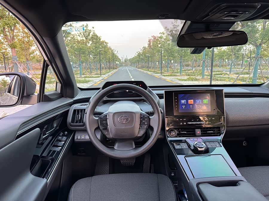 Toyota bZ4X 2022 immagine di auto #16