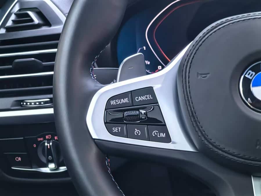 BMW X4 M40i car image #16