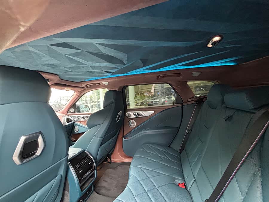 BMW XM 2024 car image #16