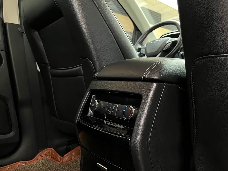 Ford Edge 2017 صورة سيارة #16