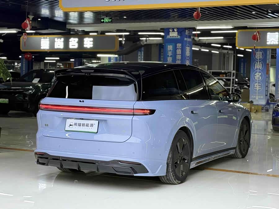 Li i8 2025 image de voiture #16