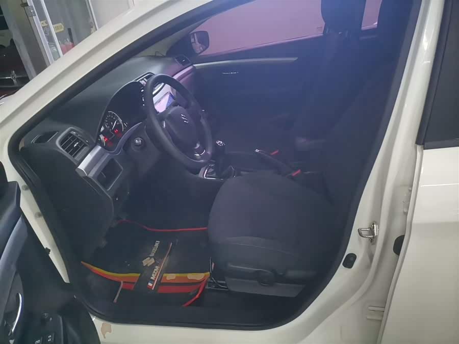 Suzuki Ciaz 2017 изображение автомобиля #16